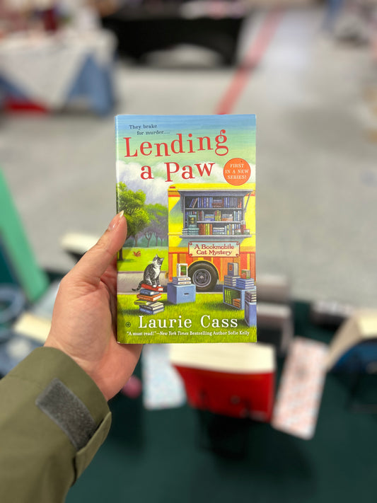 Lending a Paw | Laurie Cass